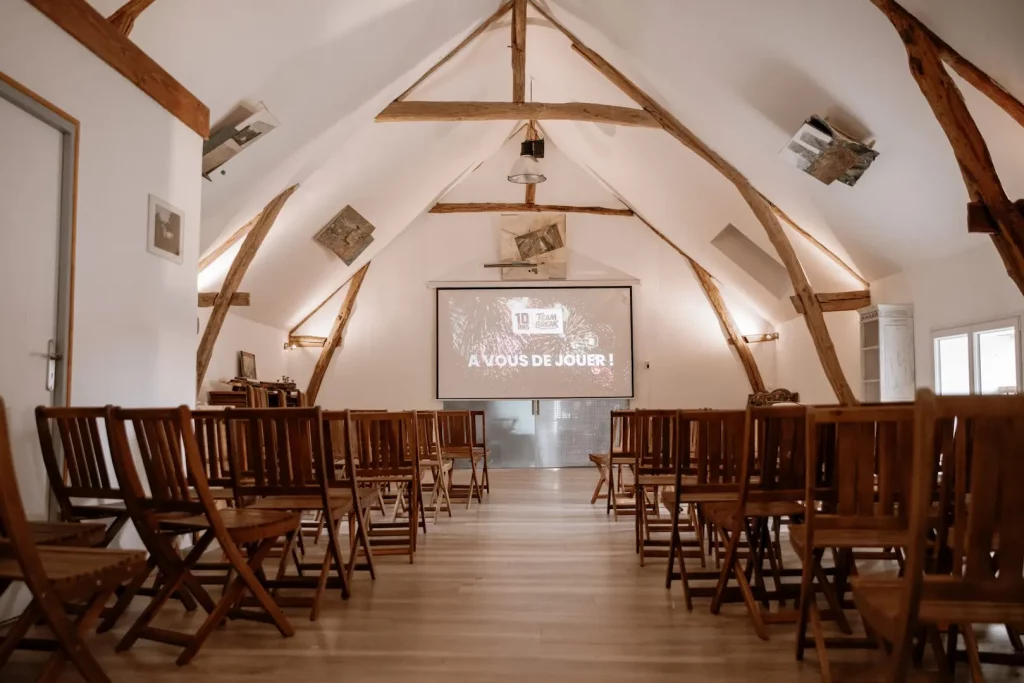 Salle présentation Team Building à la Ferme Historique Jean de la Fontaine près de la Marne
