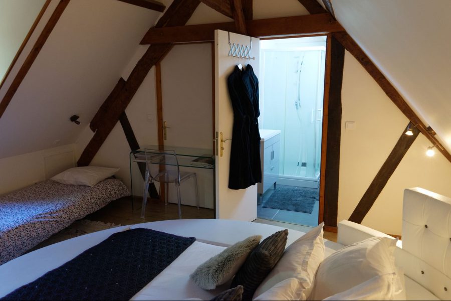 Sanitaires chambre amour et folie ferme historique Jean de la Fontaine