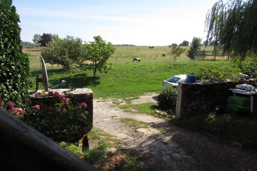 Espace extérieur jardin ferme historique Jean de la Fontaine grand gîte