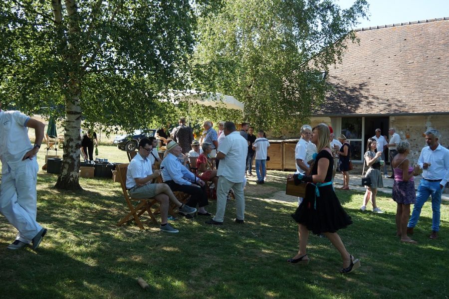 Espace extérieur jardin ferme historique Jean de la Fontaine grand gîte