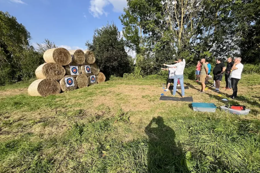 Tir a l'arc sapiens modernes pour team building à la Ferme Historique Jean de la Fontaine