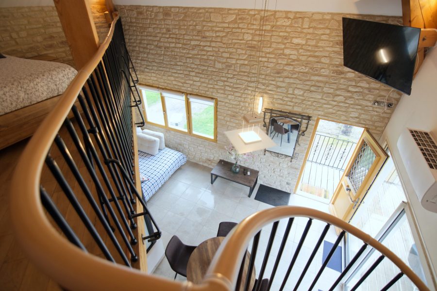 Pigeonnier mezzanine chambre le corbeau et le renard ferme historique Jean de la Fontaine Grand gîte