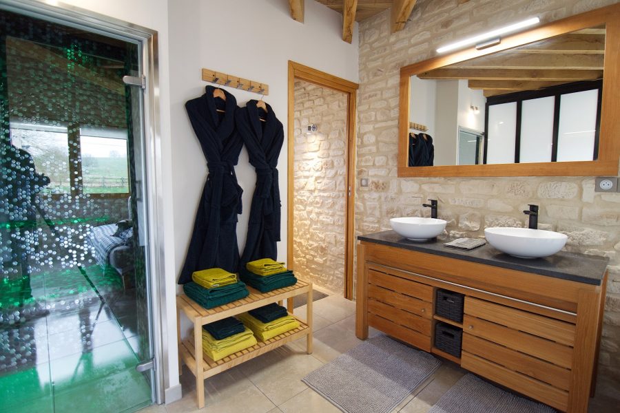 Pigeonnier salle de bain chambre le corbeau et le renard ferme historique Jean de la Fontaine