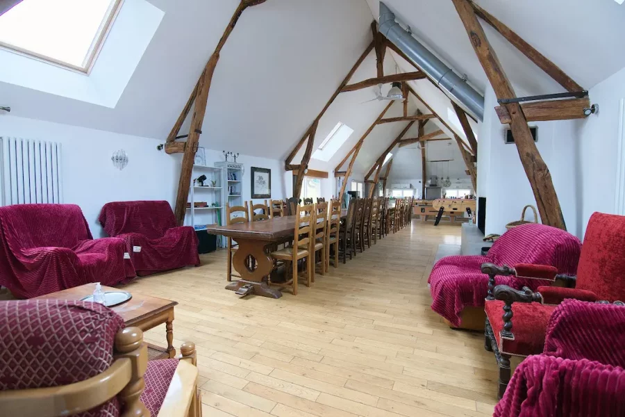 Magnifique salle de séminaire les deux amis de la Ferme Historique Jean de la Fontaine dans l'Aisne